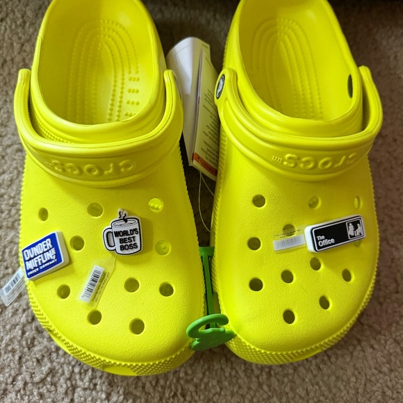Crocs yellow clog with charms - Picture 1 of 2